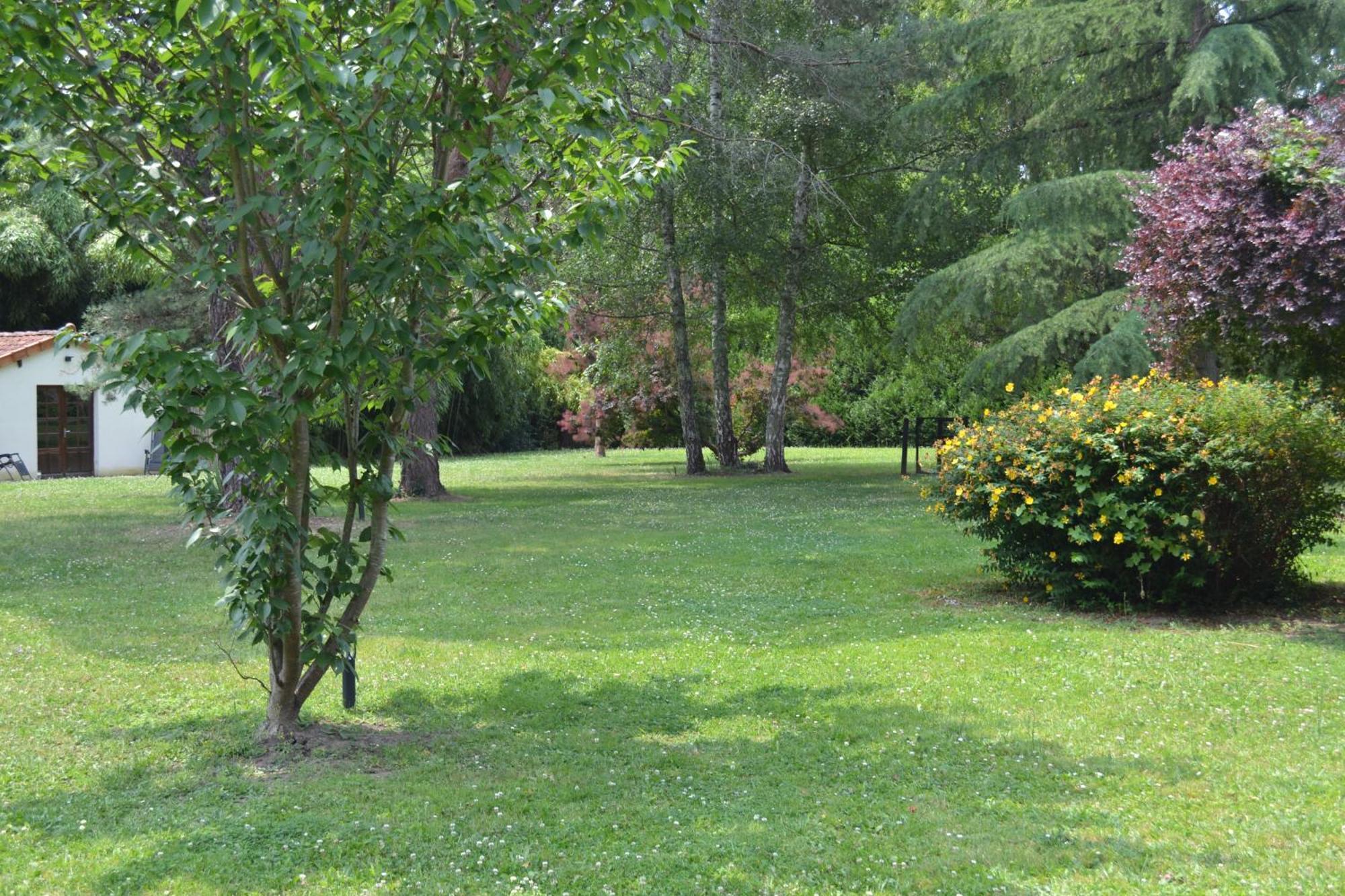 Montbron Les Bruyeres B&B المظهر الخارجي الصورة