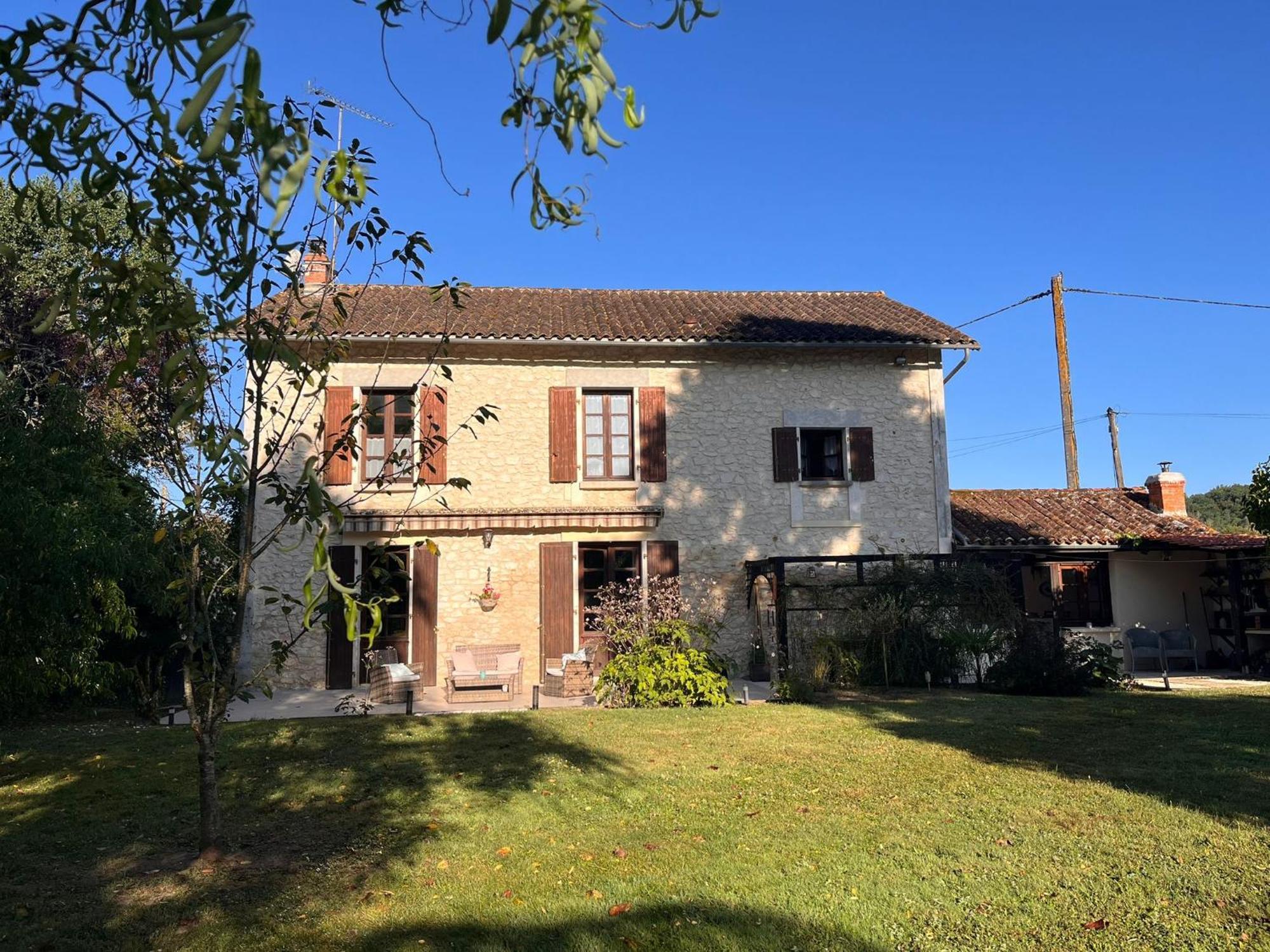 Montbron Les Bruyeres B&B المظهر الخارجي الصورة