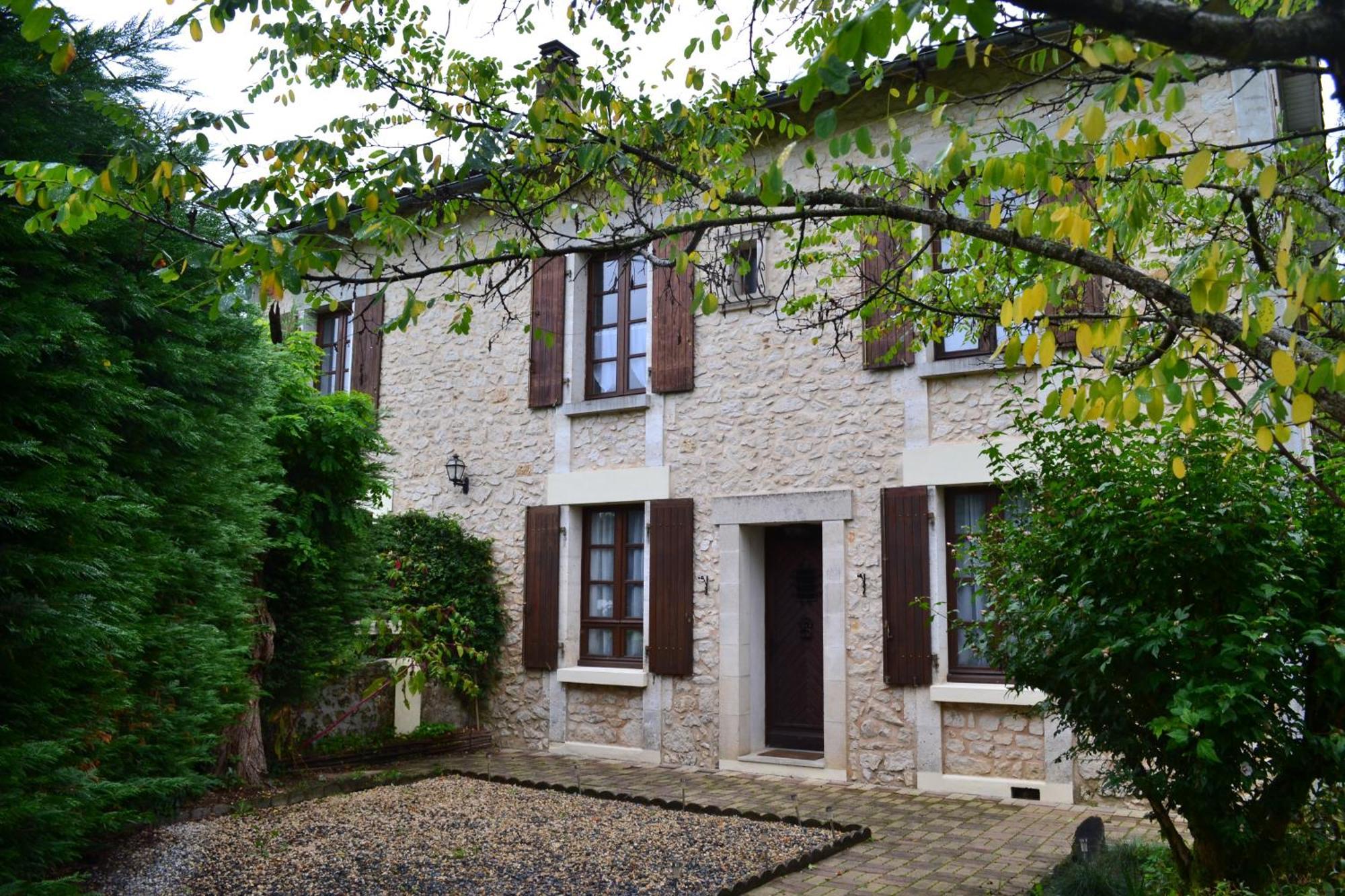 Montbron Les Bruyeres B&B المظهر الخارجي الصورة
